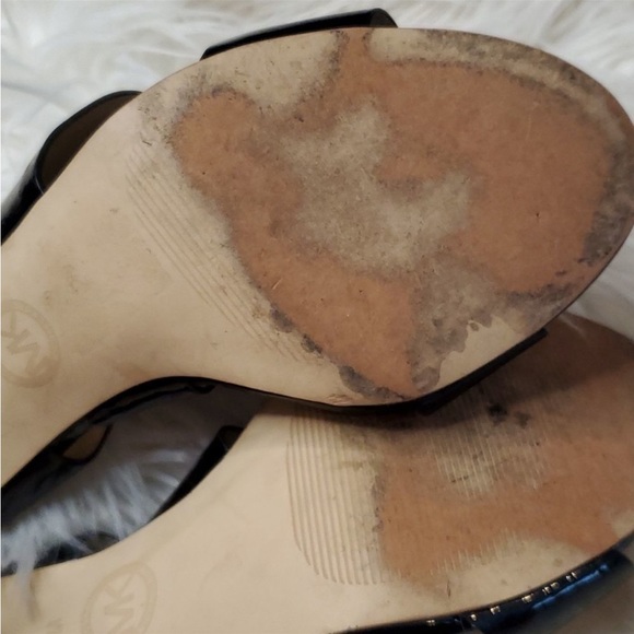 Michael Kors Joselle Open Toe Black Patent Leather Sandals Heels 7 MK shoe gold - Picture 11 of 11